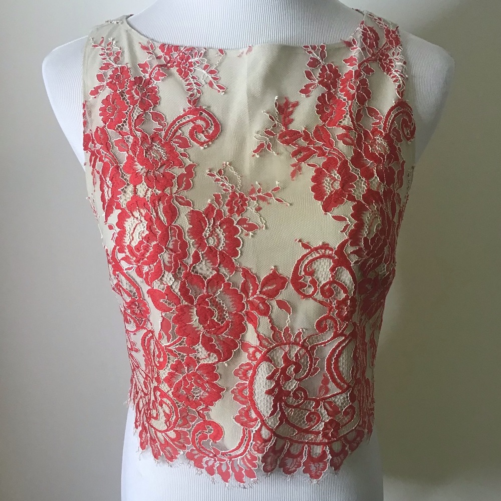 NWT Alice + Olivia Cropped Red Lace Sleeveless Top M